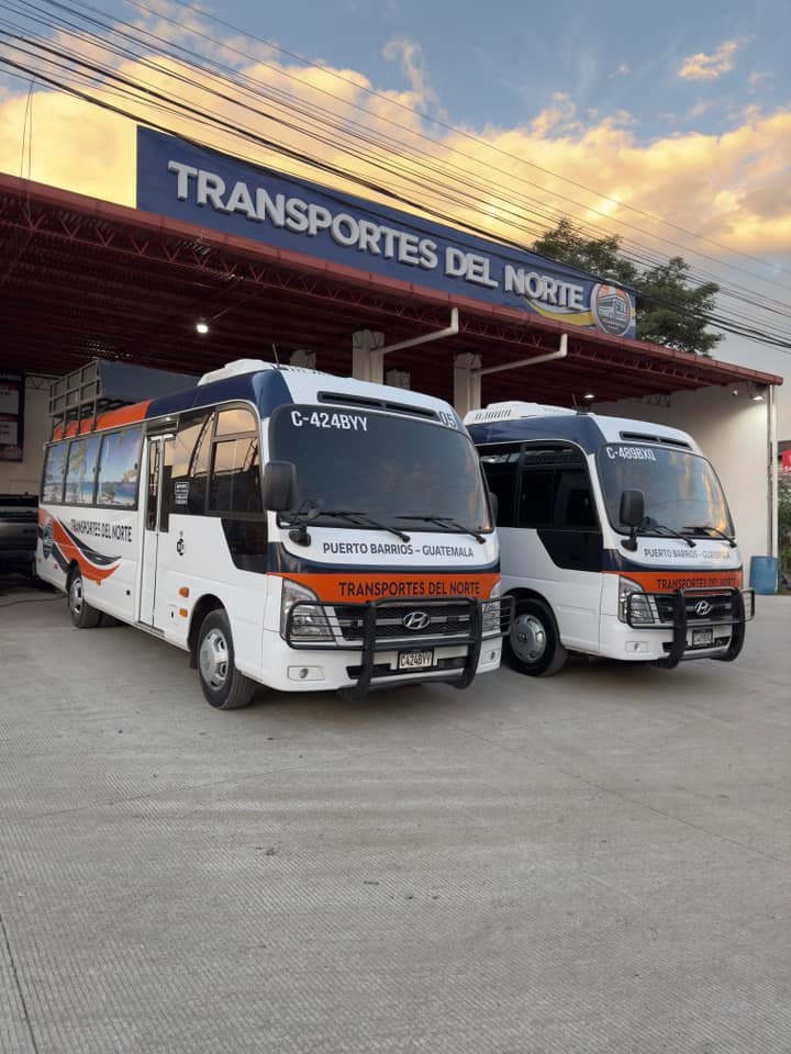 Interior cómodo de buses modernos